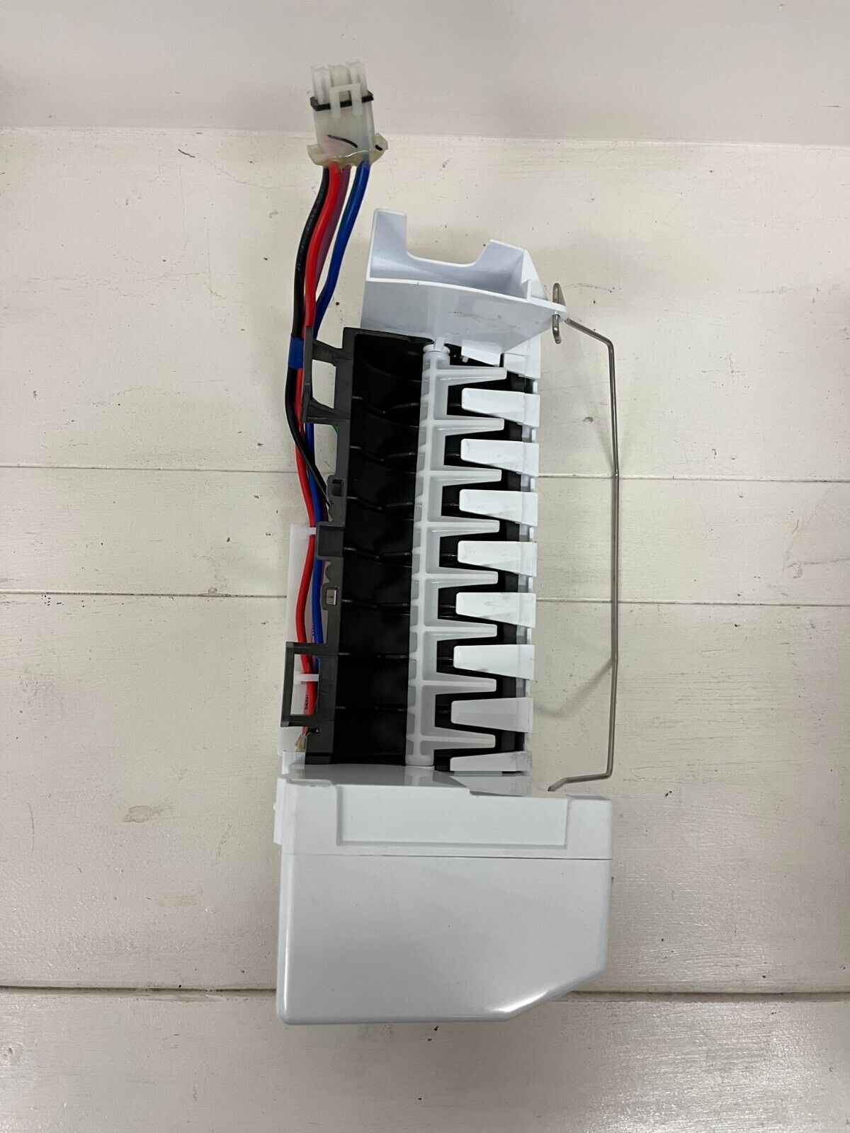 LG 5989JA0002X Refrigerator Ice Maker Assembly