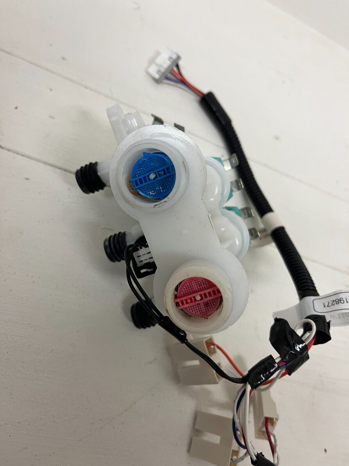 Whirlpool W11096268 & W11198271 Washer Water Inlet Valve w/wire harness assembly