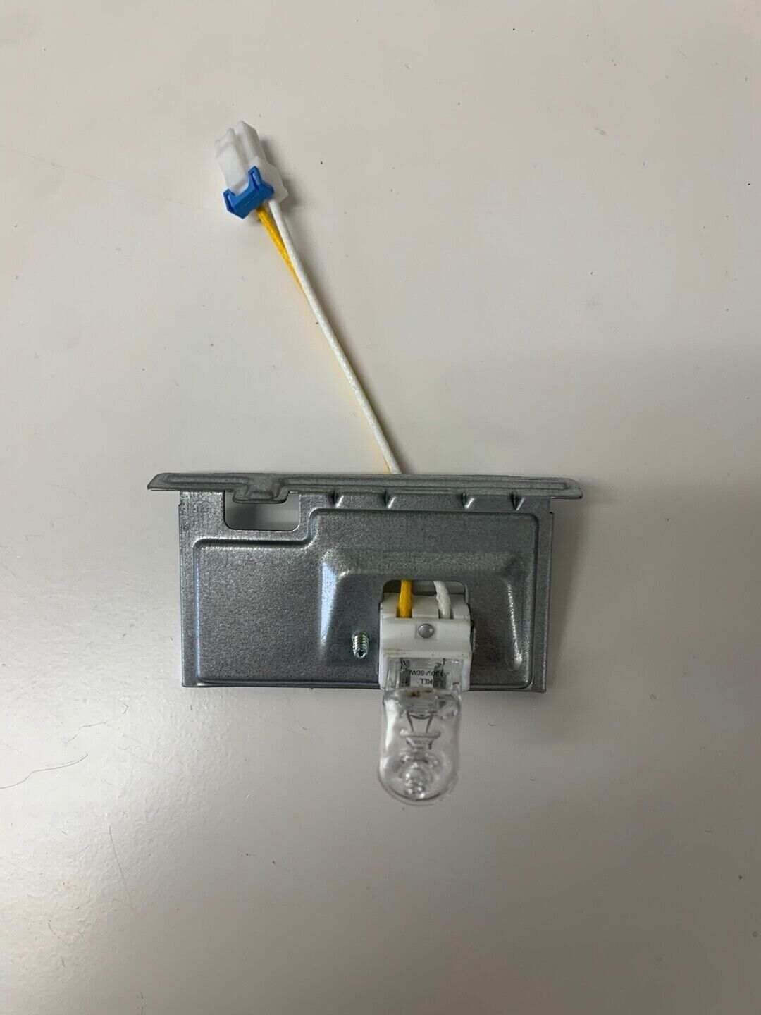 Samsung DE47-00032D w/ 4713-001165 Microwave light socket w/ Halogen Light Bulb